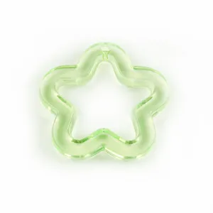 Lichtgroen transparant acryl holle ster hanger detail, perfect voor DIY sieraden en accessoires.