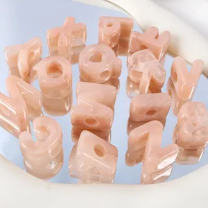 Perline di lettere in acrilico, perline sciolte texture marmo rosa per gioielli fai da te.