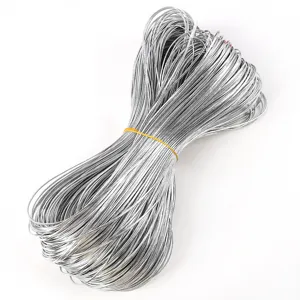 Vista detallada de cordón de PU trenzado plateado brillante de 2 mm para manualidades DIY