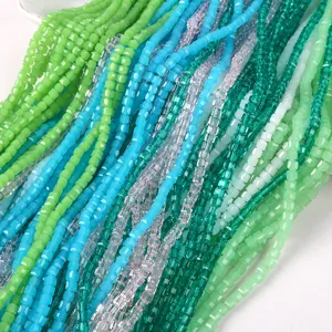 Detailansicht von 4mm facettierten quadratischen Glaskristallperlen für DIY-Schmuck
