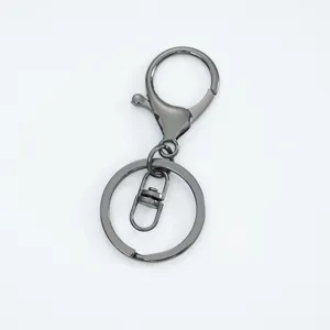 Accesorio de llavero de aleacion metalica color gunmetal con mosqueton y anilla