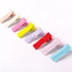 Vue détaillée de pinces crocodile en tissu coloré pour accessoires de cheveux DIY