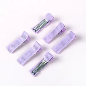 Vue détaillée de barrettes à cheveux en ruban gros-grain violet pour accessoires DIY