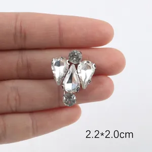 Glas Strass Aufnaeher Detailaufnahme mit funkelndem Kristall und praktischer Groessenangabe.