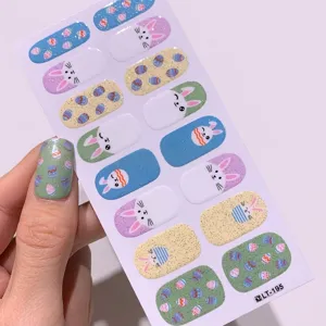 Waterdichte zelfklevende nagelstickers met paashazen en kleurrijke eieren voor manicure