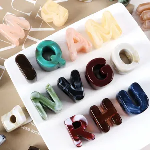 Perline Sfuse con Lettere in Acrilico Imitazione Giada Agata Perline a Foro Grande DIY Catena per Telefono Ciondolo per Borsa Accessori per Abbigliamento