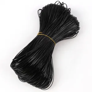 Detalle de cordón de cuero PU negro brillante de 2mm con textura trenzada para DIY