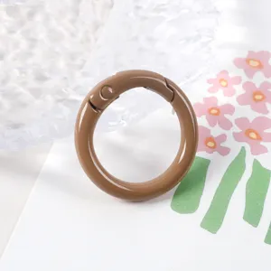 Anillo de resorte de metal marron, mosqueton abierto de color para joyeria y bolsos de bricolaje.