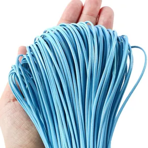 Cordón de cuero PU plano brillante azul claro de 2 mm para joyas y bolsos DIY