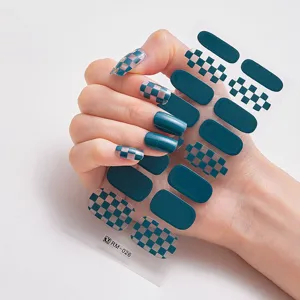 Detalle de pegatinas para uñas verde azulado y de cuadros en las uñas, 16 piezas.