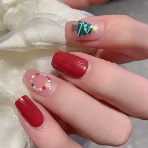 Festliche Weihnachts-Nagelaufkleber mit Baum- und Kranzmotiven auf rotem Hochglanz