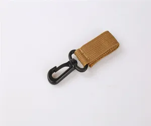 Clip portachiavi tattico in nylon da esterno con moschettone in plastica nera.
