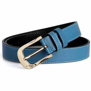 Elegante cinturón de cuero azul para mujer con hebilla dorada y detalle de estrás.