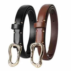 Dos cinturones finos de cuero para mujer con hebillas doradas irregulares en negro y marrón