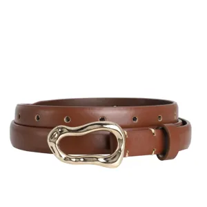 Elegante cinturón de cuero marrón para mujer con hebilla dorada irregular moderna