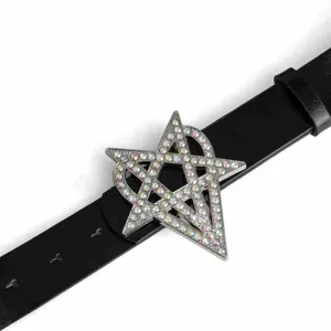 Schwarzer Ledergürtel mit funkelnder Strass Stern Herz Schnalle im Y2K Punk Stil