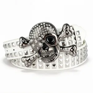Y2K Punk Ceinture Tête de Mort Strass Cuir Blanc Clous Pyramides Streetwear Tendance