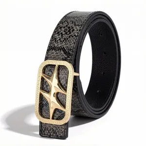 Cinturón reversible con estampado de serpiente y hebilla dorada con borde de greca griega