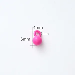 Detailweergave van de macaron roze legering kraal hanger met 6mm hoogte en 4mm breedte