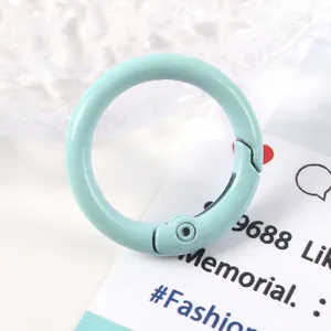 Primer plano de hebilla de anillo de resorte verde menta de 23mm para llavero DIY