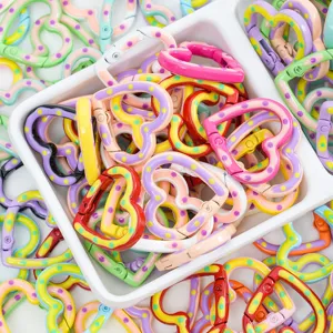 Kleurrijke hartvormige veerhaken, gelakte metalen ringen voor tassen sleutelhangers DIY sieraden