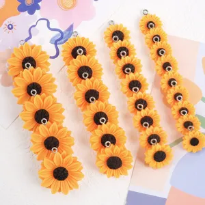 Gelbe Sonnenblumen-Anhänger aus Harz mit Metallösen für DIY-Schmuck