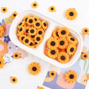 Gelbe Sonnenblumen Anhänger aus Harz für DIY Schmuckherstellung und Schlüsselanhänger.