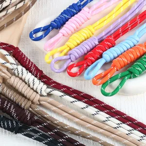 Detailansicht verschiedener bunter 5mm 7-adriger Paracord-Seile für DIY-Schmuckprojekte