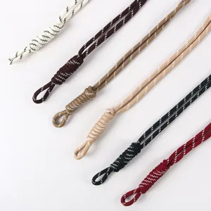 Detailansicht von bunten 5 mm 7-adrigen handgeflochtenen Paracord-Seilen für DIY