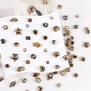 Cuentas de cerámica marrón formas estrella y caracola para creación de joyas DIY