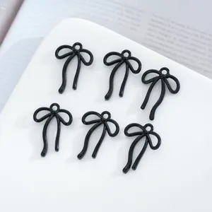 Détails de charms noeud en alliage noir, parfaits pour bijoux faits main et bracelets DIY.