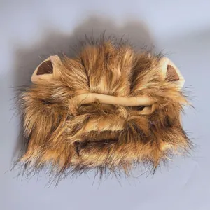 Detailansicht der flauschigen braunen Löwenmähne Perücke mit kleinen Ohren für Katzen.