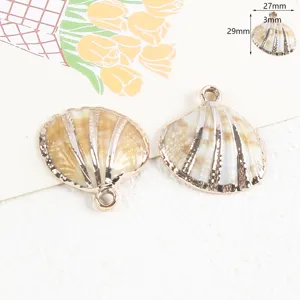 Ciondolo conchiglia in acrilico imitazione bordo dorato per accessori collana fai da te.