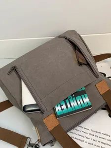 Vintage canvas messenger bag with large capacity and multi-pockets for commuting