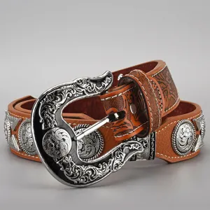Cintura in pelle intagliata in stile western vintage con fibbia in metallo decorata.