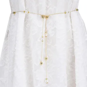 Elegante cintura a catena in metallo dorato con pendenti in perle per abiti da donna