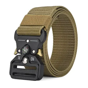 Détail d'une ceinture tactique robuste en nylon avec boucle boussole et force de 24KN