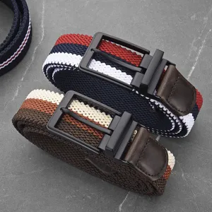 Heren casual geweven elastische riem met roterende doornhesespeld gesp, jeans tailleband detail.