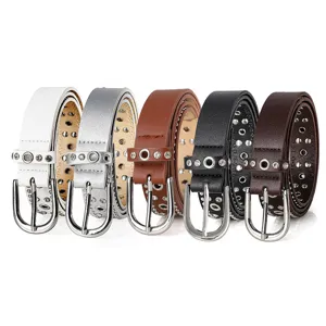 Strass Nieten Damen Gürtel Detailansicht, mehrfarbiger Ledergürtel mit Metallschließe.