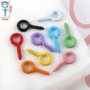 Tornillos de ojo de metal pintado de colores y pasadores para accesorios de joyería DIY.