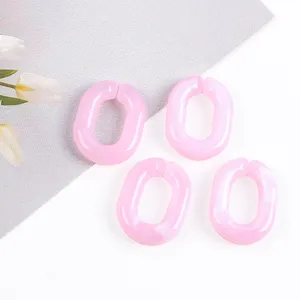Pink acrylic U-shaped chain links, dual-color tie-dye design, ideal for DIY phone cases and jewelry.