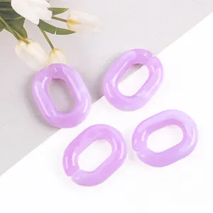 Detail shot of purple acrylic U-shaped chain links, perfect for DIY phone cases and bags.
