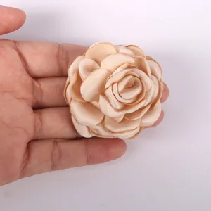 Fleur en tissu champagne broche accessoire DIY, élégante camélia artisanale décoration vêtement.