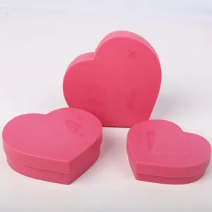 Set of 3 pink heart-shaped diamond painting trays with embossed diamond pattern