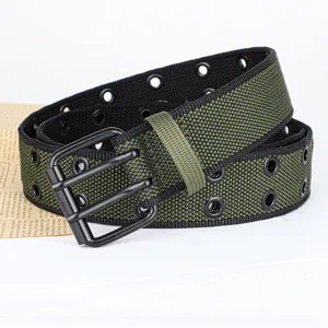 Gedetailleerd overzicht van de canvas riem met dubbele gesp en metalen ogen voor bevestiging.