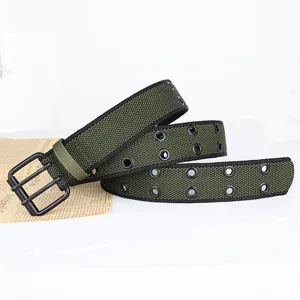 Casual herenriem van olijfgroene canvas met dubbele gesp en dubbele metalen ogen.