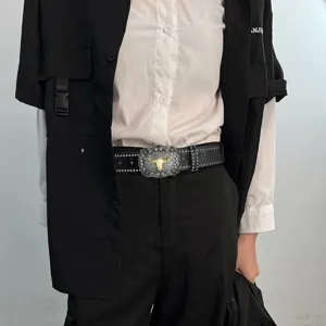 Punk Stil Herren Retro Gürtel mit Stierkopf Schnalle und Nieten für mode tägliche kleidung