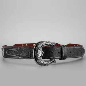Cintura in pelle goffrata stile western vintage con fibbia in metallo argentato decorata vista dettaglio.
