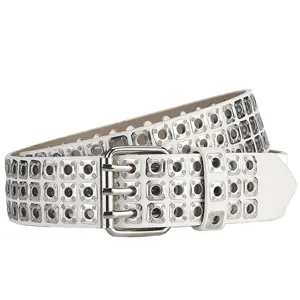 Weißer PU-Ledergürtel mit drei Reihen metallischen Ösen und dreifacher Schnalle, Punk-Stil.