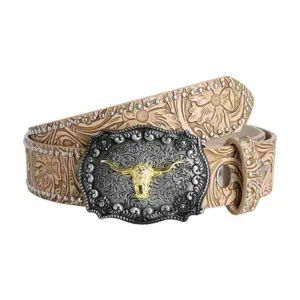 Vintage Western Ledergürtel mit Stierkopf Schnalle und Nieten, stylisches Punk Design.